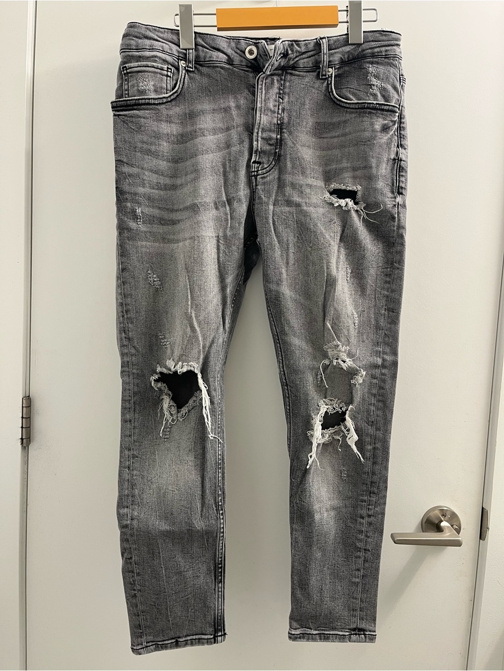 ZARA Distressed Jeans Men’s Size US 34 W Grey Colour